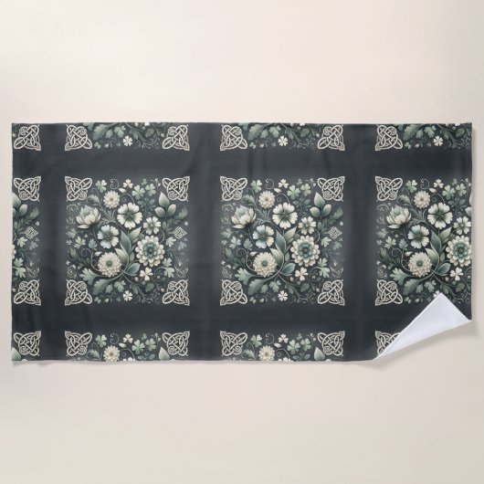 Serviette De Plage Jardin de nœuds de trèfle chuchoté (Devant)