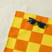 Serviette De Plage Jaune Orange Checkboard À damiers Checkpoint (En situation)
