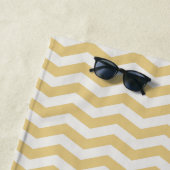 Serviette De Plage Jaune pastel nom zig zag rayure géométrique (En situation)