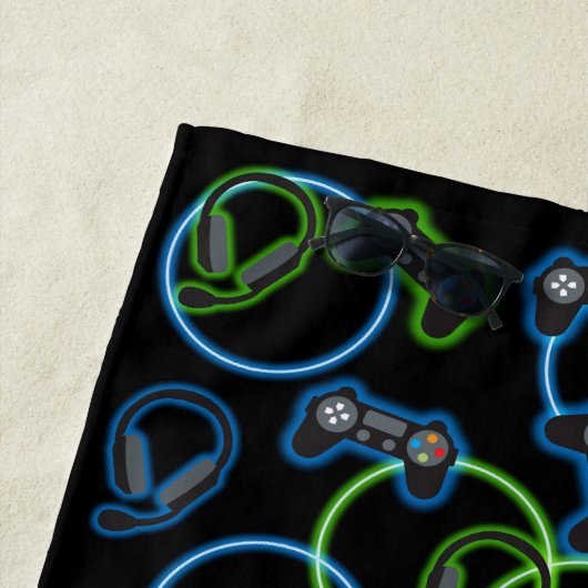 Serviette De Plage Jeu vidéo Neon Blue & Green Motif Monogramme (En situation)