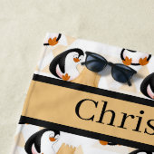Serviette De Plage Joli pingouins de plage carrelé ajouter le nom Bea (En situation)