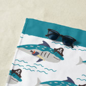 Serviette De Plage Joli requin Turquoise Pirate Waves Seamless Motif (En situation)