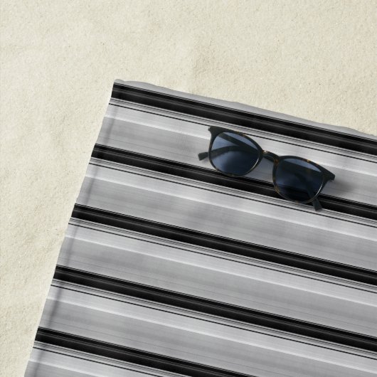 Serviette De Plage Jolies rayures noir gris (En situation)