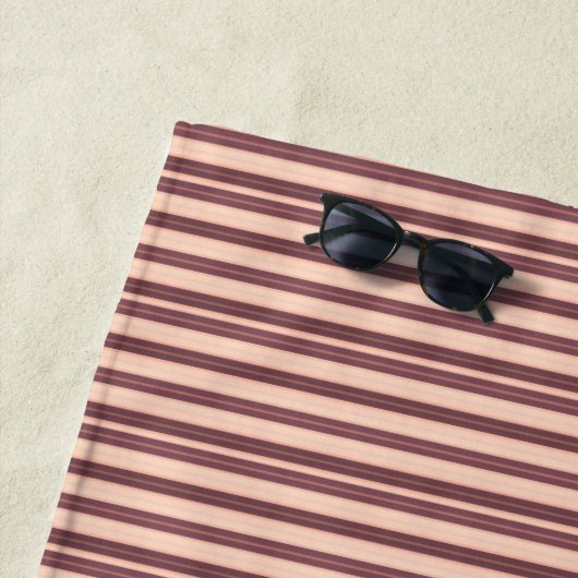Serviette De Plage Jolies rayures roses marron (En situation)