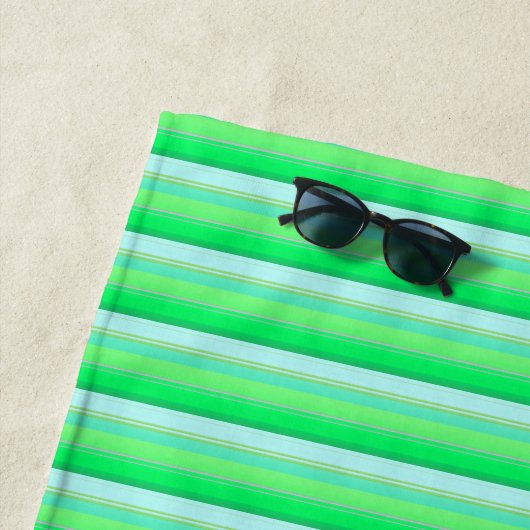 Serviette De Plage Jolies rayures vert aqua (En situation)