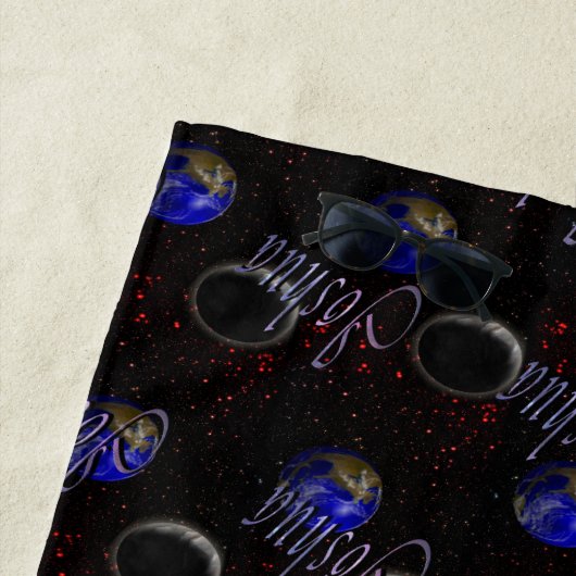 Serviette De Plage Joshua Noms Avec Planète Et Météorite, (En situation)