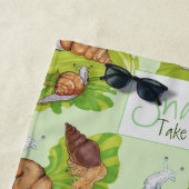 Serviette De Plage Joyeux escargots sur l'art de la feuille de laitue (En situation)