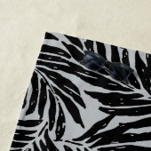 Serviette De Plage Kahanu Garden Palm Hawaiian Feuilles - Argent (En situation)