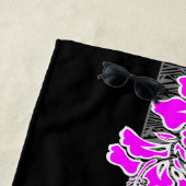 Serviette De Plage Kalaheo Hibiscus hawaïen Tapa floral - Fuchsia (En situation)