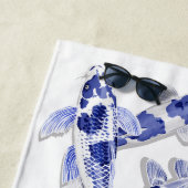 Serviette De Plage Koi bleu et blanc (En situation)