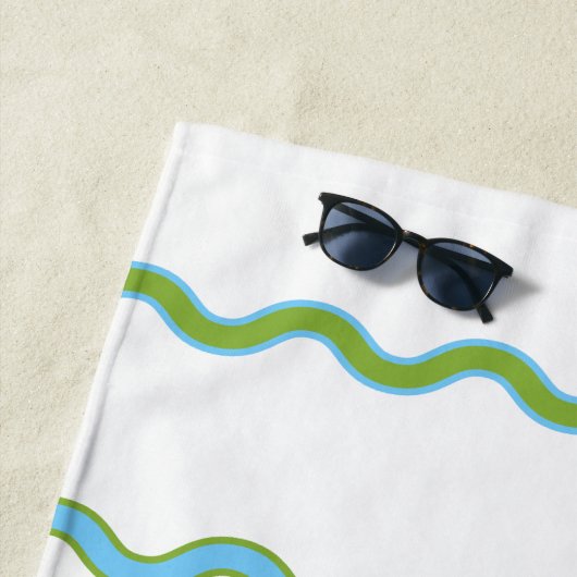 Serviette De Plage L’évasion ensoleillée d’un bébé Croc Personnalisée (En situation)