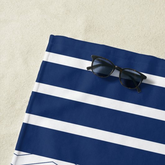 Serviette De Plage La boussole blanche avec des traits bleus (En situation)