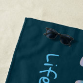 Serviette De Plage La vie est meilleure dans Flip Flops Beach Citatio (En situation)