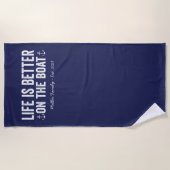 Serviette De Plage La vie est meilleure sur le nom du bateau | Marine (Devant)