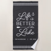 Serviette De Plage La Vie Personnalisée Est Meilleure Au Lac (Devant)