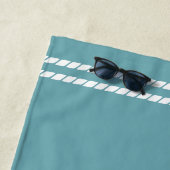 Serviette De Plage La Vie Personnalisée Est Mieux À La Plage (En situation)