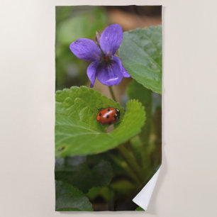 Serviette De Plage Ladybug sur les fleurs de violet doux