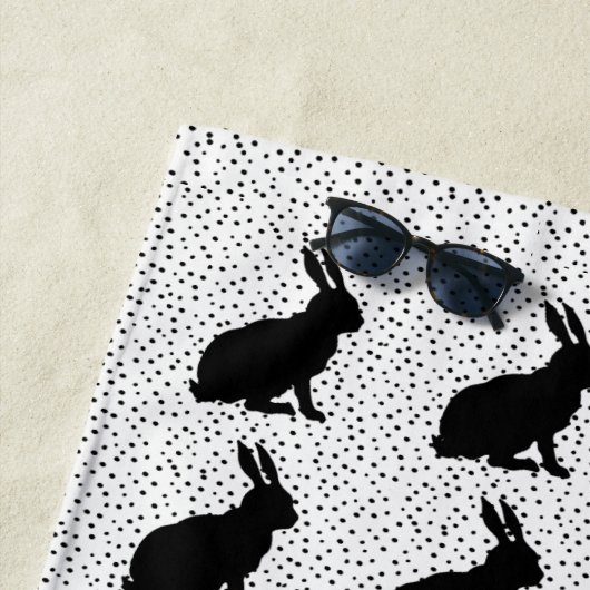 Serviette De Plage Lapins assis en noir Pois Silhouette (En situation)