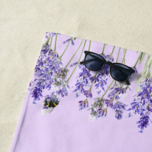 Serviette De Plage Lavande violet fleurs monogramme initiales (En situation)