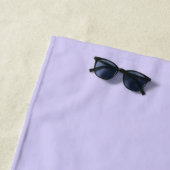 Serviette De Plage Lavende Violet Moderne Écriture Féminine Monogramm (En situation)
