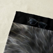 Serviette De Plage Le loup sauvage observe le décor dessus (En situation)