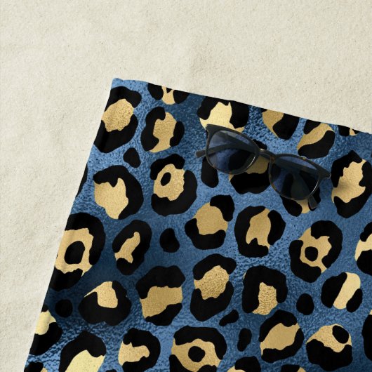 Serviette De Plage Léopard Motif bleu or Monogramme (En situation)