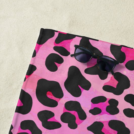 Serviette De Plage Léopard rose chaud texture peinte (En situation)