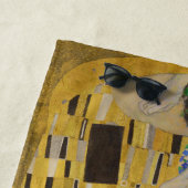 Serviette De Plage Les amoureux embrasser Embrace par Gustav Klimt (En situation)