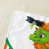 Serviette De Plage Les enfants Personnalisent Playful Green Dragon Be (En situation)
