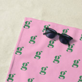 Serviette De Plage Lettre initiale de monogramme moderne motif rose v (En situation)