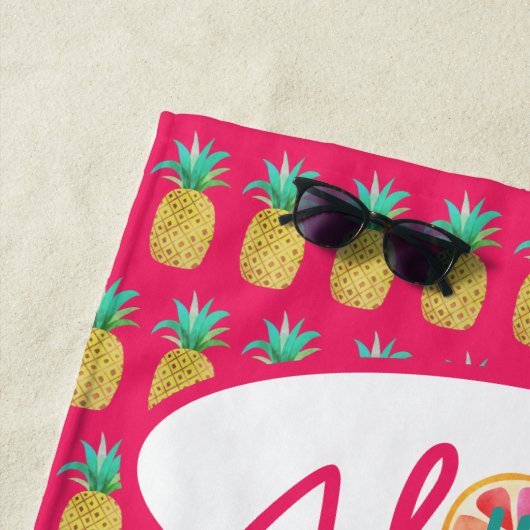 Serviette De Plage Lève une plage ! Fun Tropical Fruit Monogramme (En situation)
