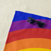 Serviette De Plage LGBT Pride Bold Geometry Rainbow Bullseye (En situation)