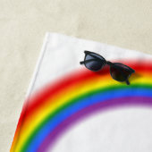 Serviette De Plage LGBTQ Pride Arc en ciel avec texte personnalisé L' (En situation)