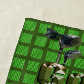 Serviette De Plage Logo De Golf Et Clubs Sur Tartan Vert Checké, (En situation)