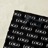 Serviette De Plage Logo d'entreprise blanc personnalisé sur le Motif  (En situation)