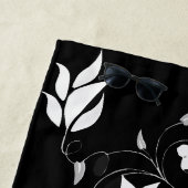 Serviette de plage "LOVE TO DANCE". (En situation)