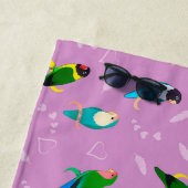 Serviette De Plage Lovebirds of Rainbow Colors Motif (En situation)