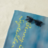 Serviette de plage lune de miel personnalisée (En situation)