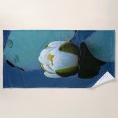 Serviette De Plage Lys d'eau blanche dans l'étang, photographie de la (Devant)