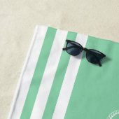 Serviette De Plage Maison de plage marine marine de couleur verte (En situation)