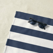 Serviette De Plage Maison de plage moderne Nom de famille Script Navy (En situation)