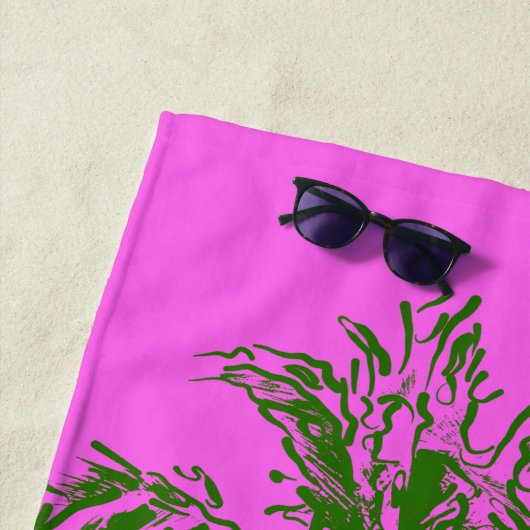 Serviette De Plage Makena Beach Hawaiian Sketchy Palms Fuchsia (En situation)
