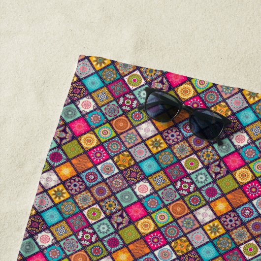 Serviette De Plage Mandala coloré style plage d'art marocain (En situation)