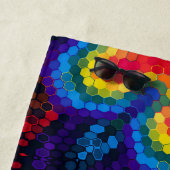 Serviette De Plage Mandala Hexagonal Rouge Jaune et Bleu (En situation)