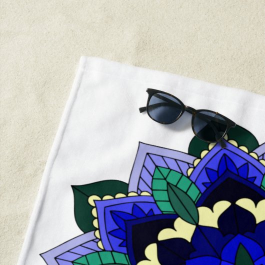 Serviette De Plage Mandala Motif 02 en bleu foncé (En situation)
