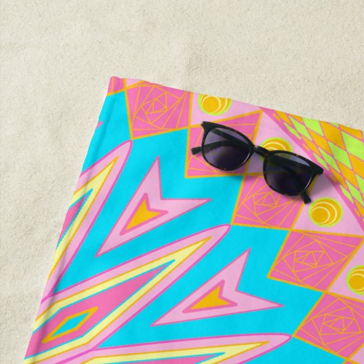 Serviette De Plage Mandala superposé rose bleu jaune menthe violet (En situation)
