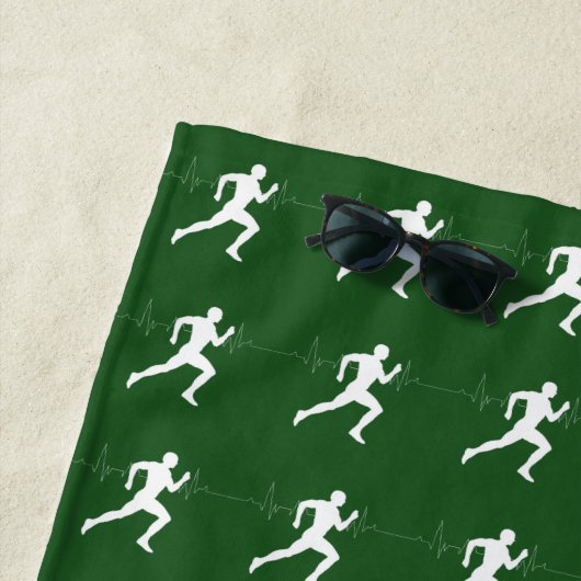 Serviette De Plage Marathon Runners & Heartbeat Line sur Deep Green (En situation)