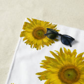Serviette De Plage Mariage de tournesols rayés jaunes (En situation)
