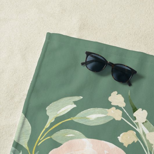 Serviette De Plage mariage floral vert crème d'eau poire mrs (En situation)
