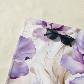 Serviette De Plage Mariage Romantique aux Iris Violets Fleuris (En situation)